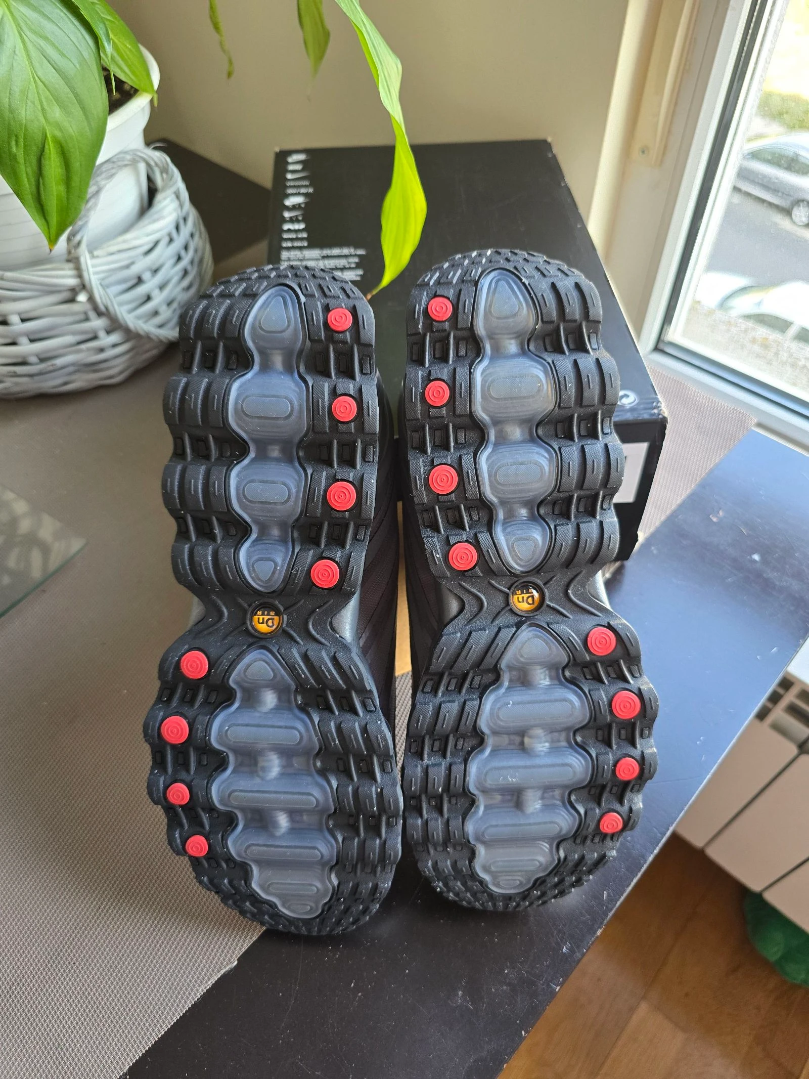 Chaussures Nike Air Max DN8 Taille 44 - Toutes neuves avec étiquettes! – photo 9